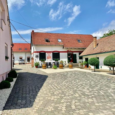 Mayer Pince Panzió Villány Esterno foto