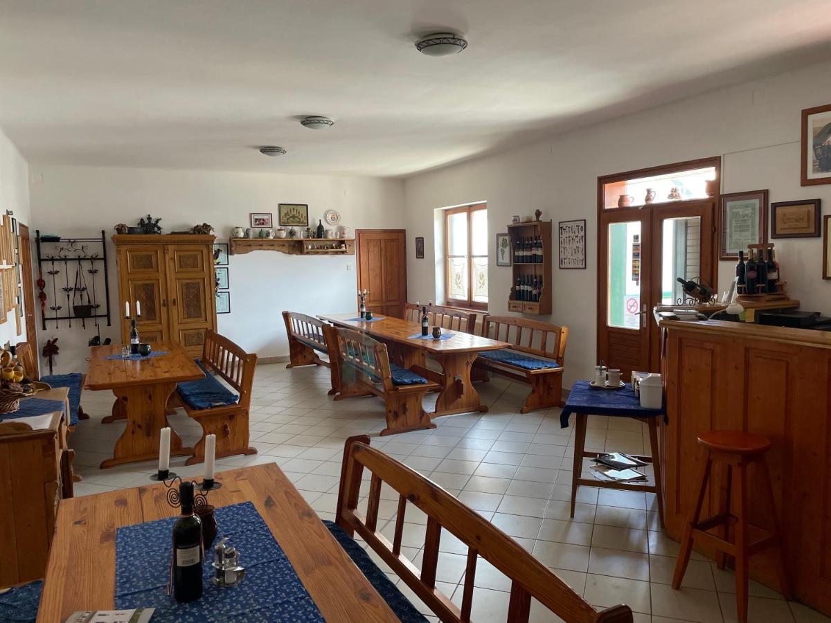 Mayer Pince Panzió Villány Esterno foto